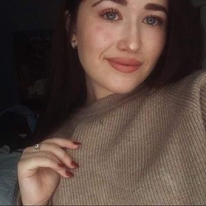 Meet your Posher, Stella